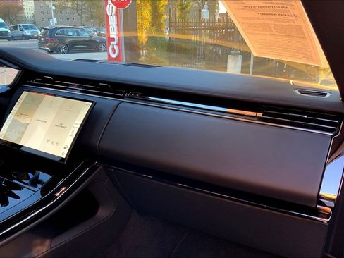 Used 2024 Land Rover Range Rover Sport SE image 18