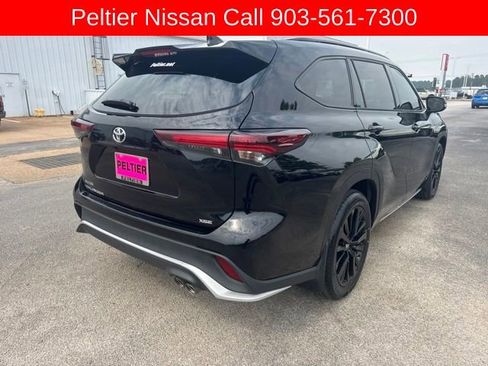 Used 2024 Toyota Highlander XSE FWD image 3