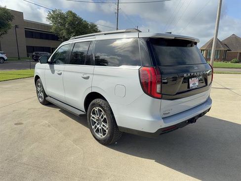 Used 2025 Ford Expedition Active AWD/4WD image 5