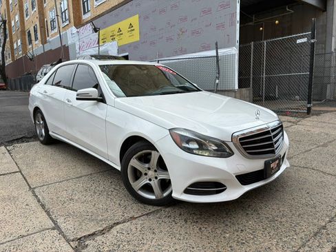 Used 2014 Mercedes-Benz E 350 4MATIC Sedan image 4
