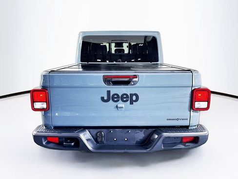 Used 2025 Jeep Gladiator Sport image 6