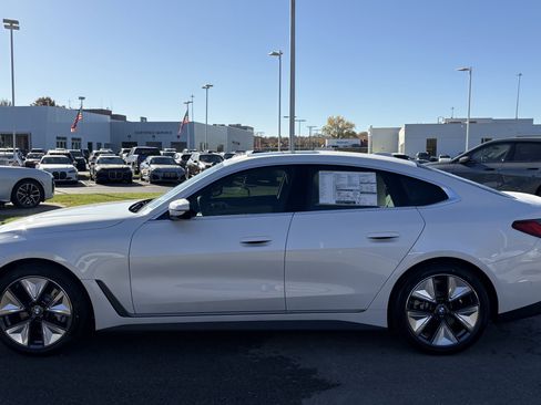 Used 2025 BMW i4 xDrive40i w/ Premium Package AWD/4WD image 7