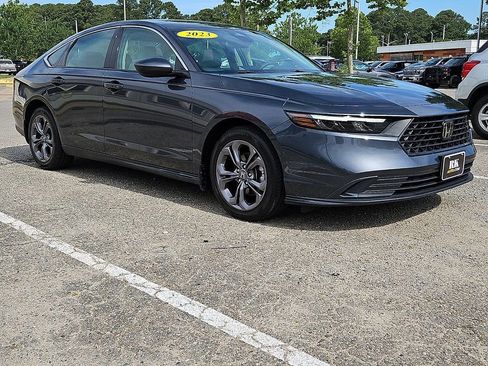 Used 2023 Honda Accord EX image 1