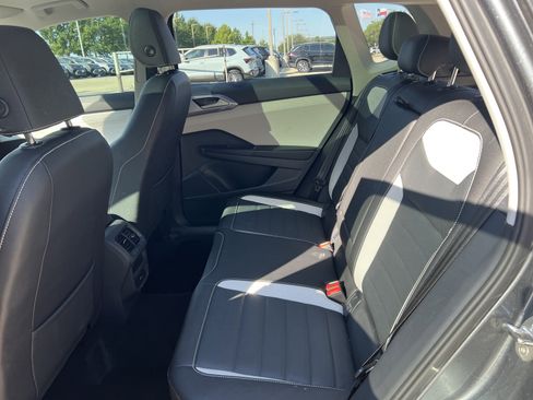 Certified 2025 Volkswagen Taos SEL image 31