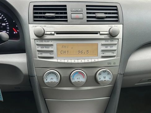 Used 2010 Toyota Camry SE image 22