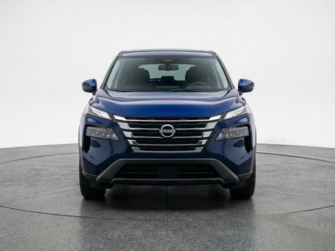 Used 2025 Nissan Rogue SV AWD/4WD image 2