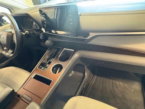 Used 2022 Toyota Sienna LE image 15