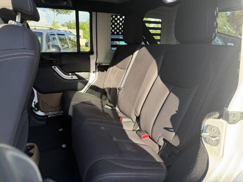 Used 2014 Jeep Wrangler Unlimited Sahara w/ Max Tow Package AWD/4WD image 14