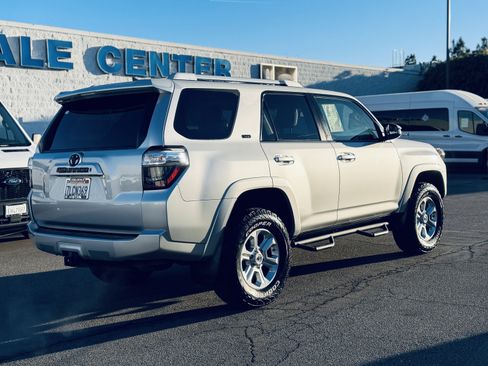 Used 2015 Toyota 4Runner Limited image 6
