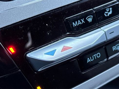 Used 2022 Ford Explorer XLT w/ Equipment Group 202A image 30