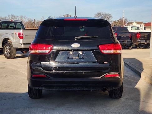 Used 2017 Kia Sorento AWD image 5