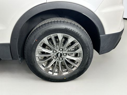 Used 2024 Cadillac XT4 Premium Luxury image 11