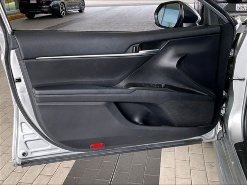 Used 2021 Toyota Camry SE image 23