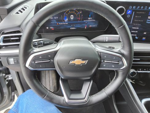 Used 2024 Chevrolet Traverse LS FWD image 17