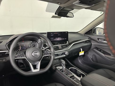 New 2025 Nissan Altima 2.5 SR w/ SR Premium Package image 22