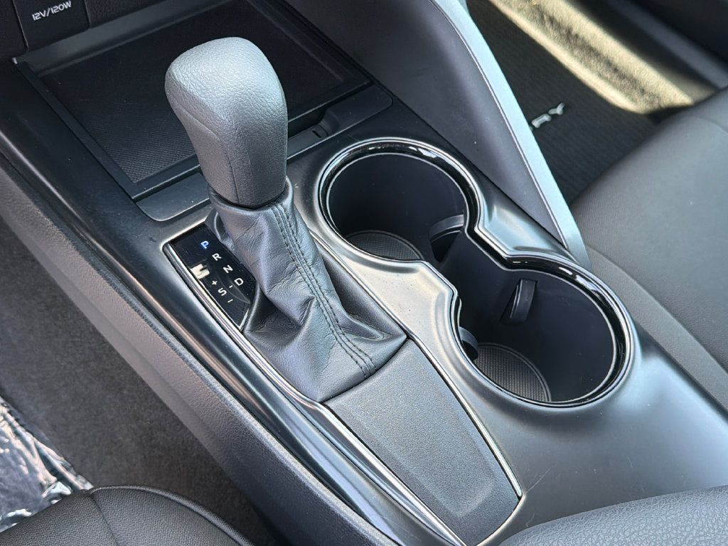 Used 2019 Toyota Camry LE w/ Convenience Package FWD image 32