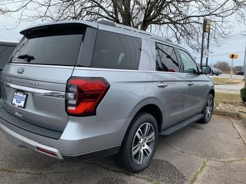 Certified 2024 Ford Expedition Limited image 3