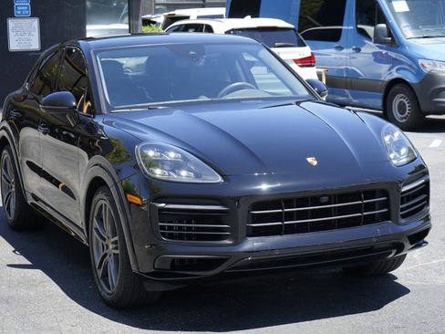 Used 2021 Porsche Cayenne GTS image 5