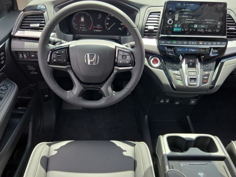 New 2026 Honda Odyssey Touring image 13