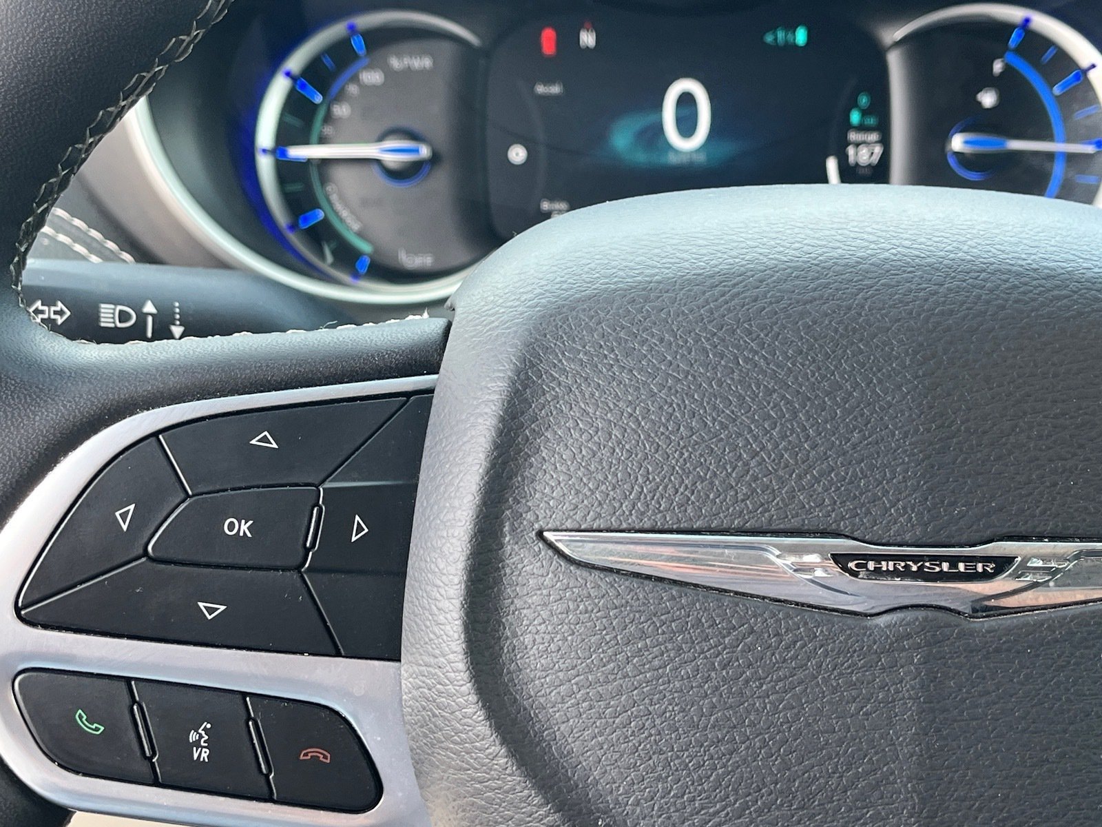 Used 2024 Chrysler Pacifica Limited FWD image 19