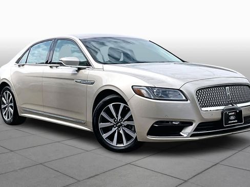 Used 2017 Lincoln Continental Premiere image 3