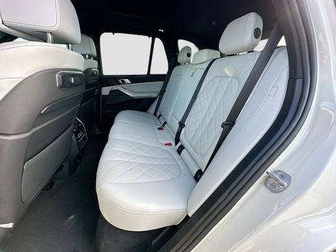 Used 2025 BMW X5 sDrive40i w/ Executive Package RWD image 26