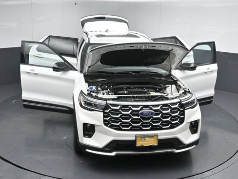Certified 2025 Ford Explorer Platinum w/ Ultimate Package AWD/4WD image 56