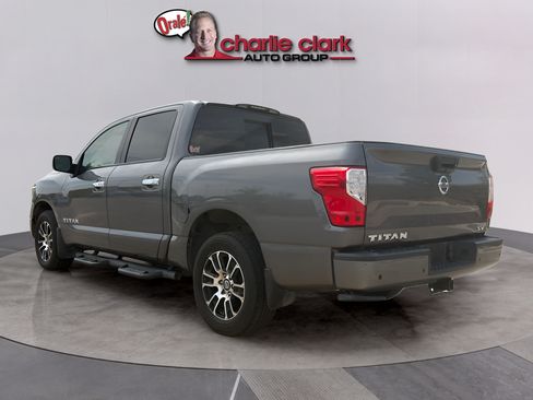 Used 2021 Nissan Titan SV w/ SV Convenience Package RWD image 3