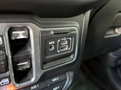 Used 2018 Jeep Wrangler Unlimited Rubicon AWD/4WD image 34