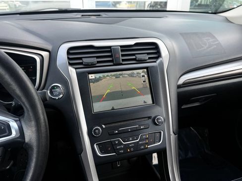 Used 2018 Ford Fusion SE w/ Equipment Group 602A FWD image 32