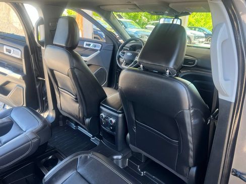 Used 2021 Ford Explorer Limited w/ Hybrid Equipment Group 310A AWD/4WD image 16