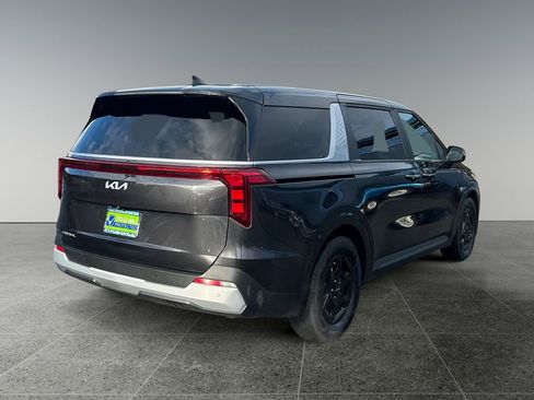 Used 2025 Kia Carnival image 7