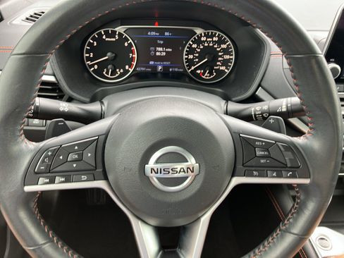 Used 2022 Nissan Altima 2.5 SR FWD image 15