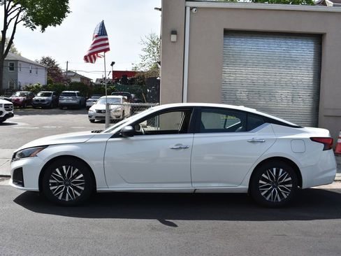 Used 2025 Nissan Altima 2.5 SV FWD image 8