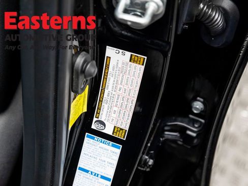 Used 2022 Toyota Venza LE AWD/4WD image 33