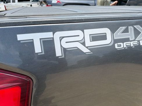 Used 2017 Toyota Tacoma TRD Off-Road AWD/4WD image 10