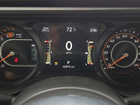 Used 2024 Jeep Wrangler Unlimited Sahara w/ Technology Group AWD/4WD image 18