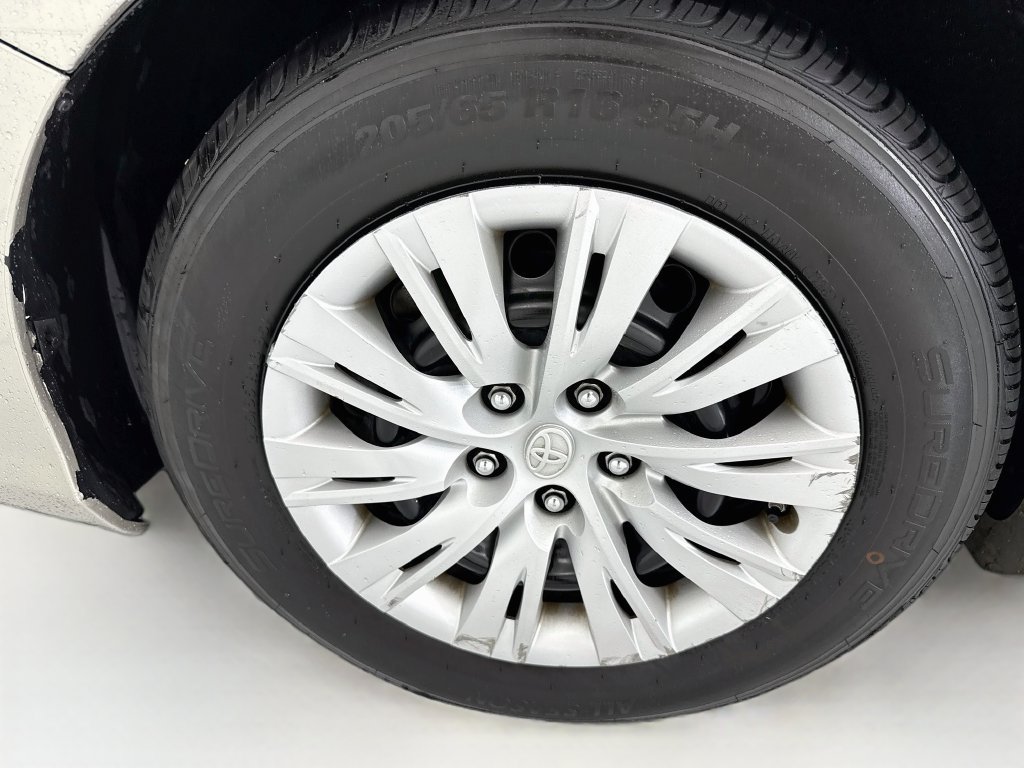 Used 2014 Toyota Camry LE FWD image 27
