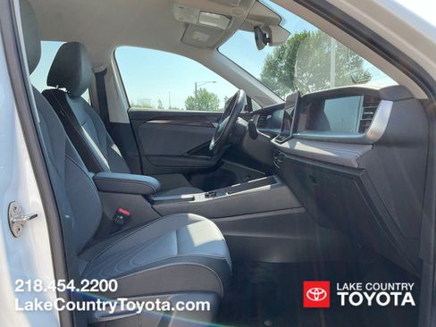 Used 2026 Volkswagen Tiguan SE AWD/4WD image 14