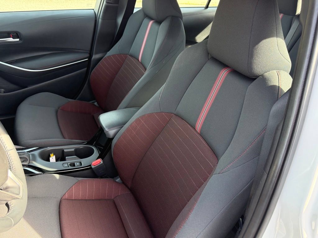 Certified 2025 Toyota Corolla SE w/ SE Premium Package FWD image 14