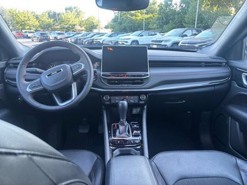 Used 2025 Jeep Compass Trailhawk AWD/4WD image 32