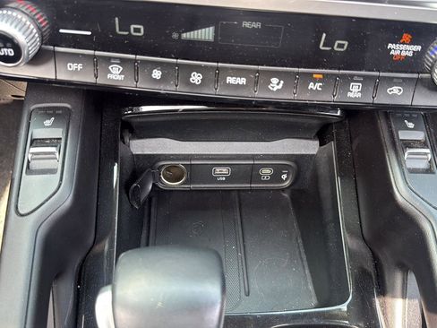Used 2025 Kia Telluride S AWD/4WD image 17