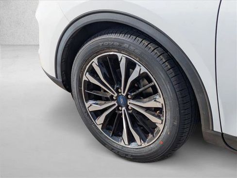 Used 2022 Ford Escape SE w/ SE Sport Appearance Package image 19