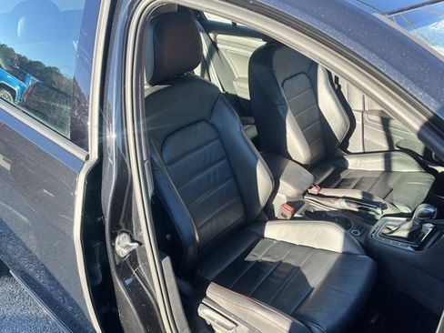 Used 2019 Volkswagen GTI SE image 28