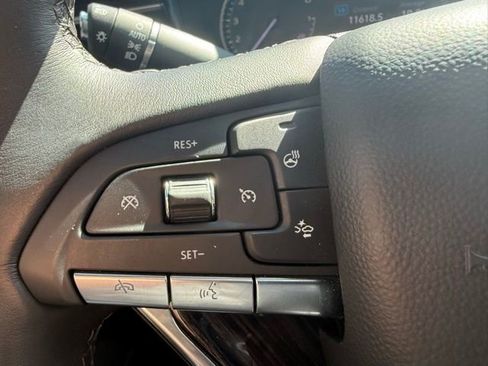 Used 2025 Cadillac XT6 Premium Luxury AWD/4WD image 19