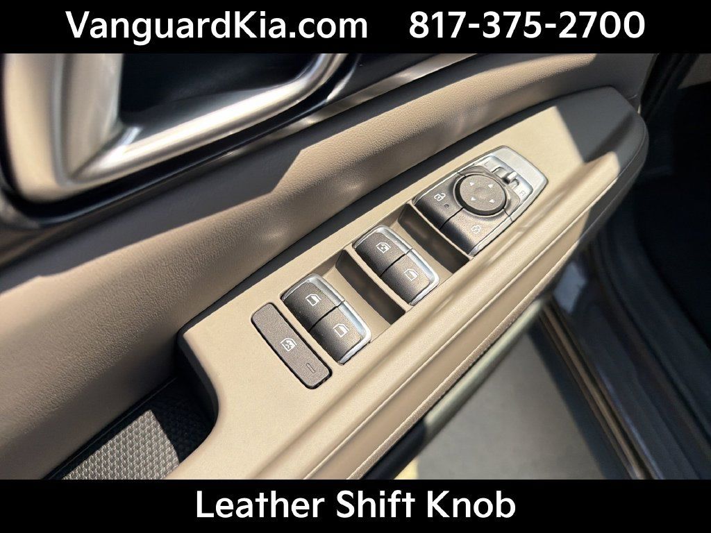 Certified 2026 Kia Carnival FWD image 17