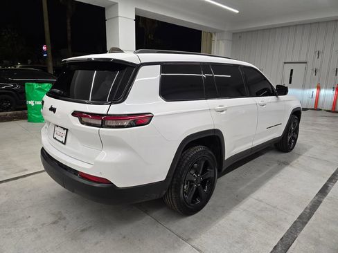 Used 2023 Jeep Grand Cherokee L Laredo image 6