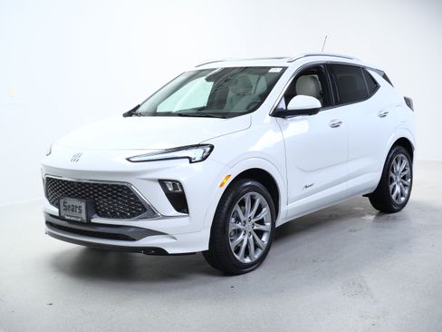 Used 2025 Buick Encore GX Avenir w/ Avenir Technology Package AWD/4WD image 9