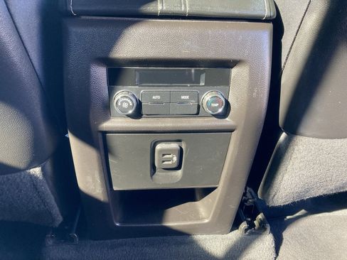 Used 2022 Chevrolet Traverse LT image 36