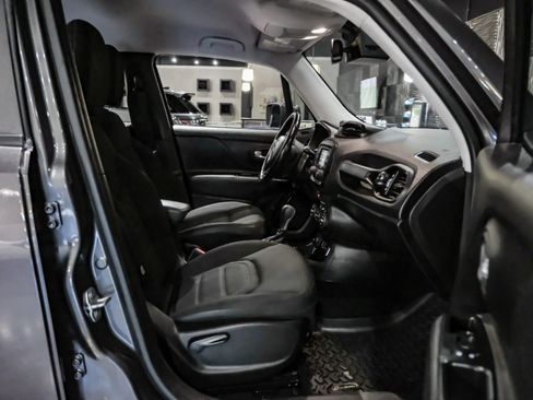 Used 2017 Jeep Renegade Altitude AWD/4WD image 30